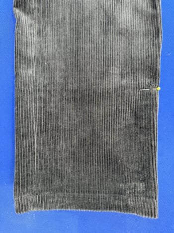 Marcado con alfiler para acortar bajos de pantalones de pana