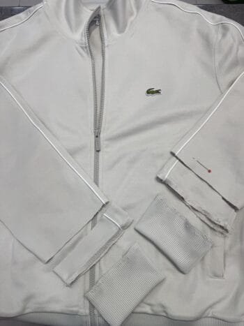 proceso de subir puños de chaqueta deportiva