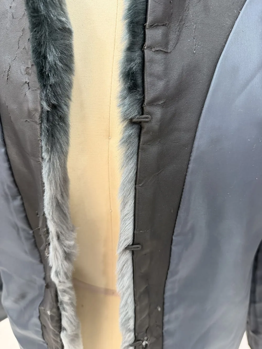 Chaqueta de pelo con polipiel pelado