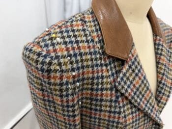 roceso de ajuste y estrechado de hombros en americana de cuadros - Arreglos Eva